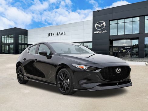 Certified 2025 MAZDA MAZDA3 s Sport w/ Appearance Package image 4