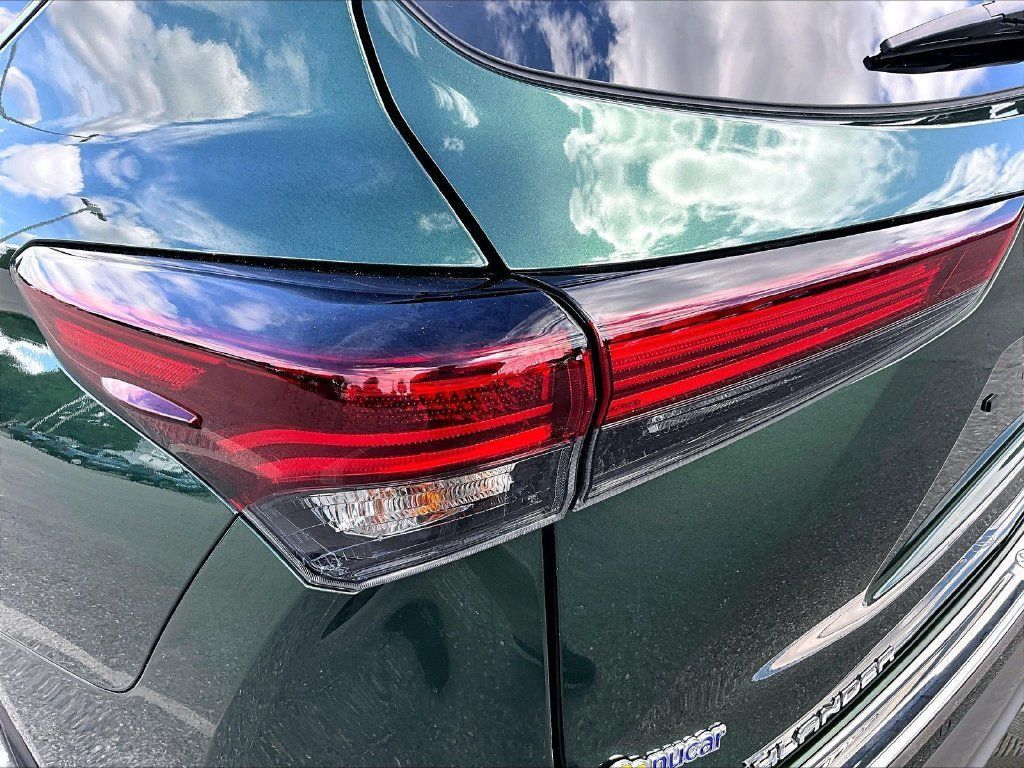 Used 2025 Toyota Highlander Platinum AWD/4WD image 35