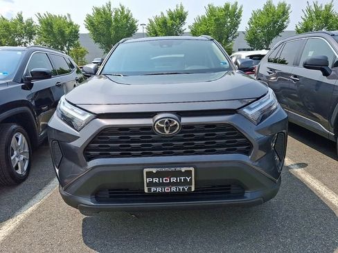 Used 2025 Toyota RAV4 XLE AWD/4WD image 2