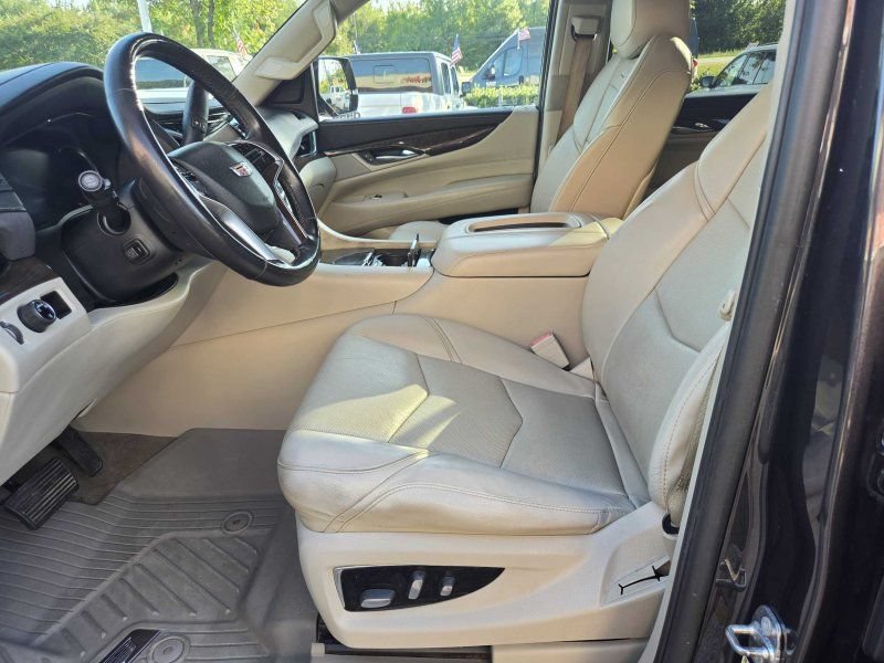 Used 2018 Cadillac Escalade ESV Luxury RWD image 6