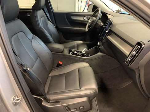 Used 2025 Volvo XC40 B5 Plus image 20