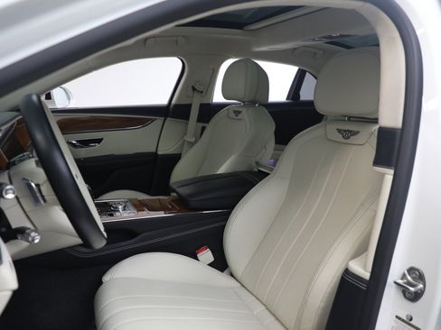 Certified 2024 Bentley Flying Spur Plug-In Hybrid image 21