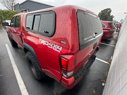 Certified 2019 Toyota Tacoma TRD Off-Road image 4