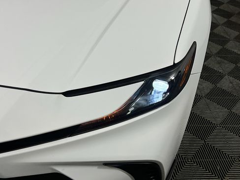 Used 2025 Toyota Camry SE image 11