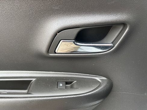 Used 2022 Chevrolet Trax LT w/ LT Convenience Package image 34