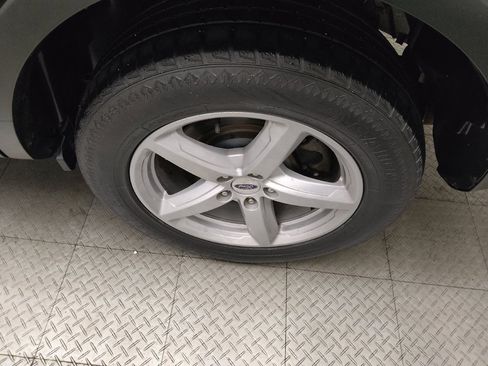 Used 2017 Ford Explorer XLT w/ Equipment Group 202A AWD/4WD image 31