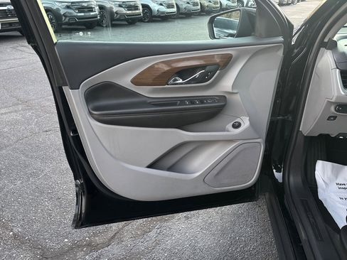 Used 2018 GMC Terrain SLE w/ Driver Convenience Package image 10