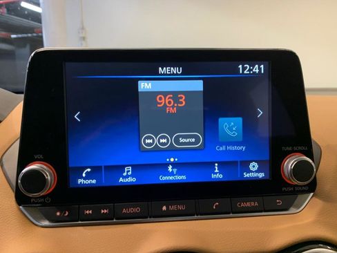 Used 2024 Nissan Sentra SV w/ SV Premium Package image 27