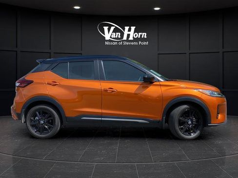 Used 2023 Nissan Kicks SR w/ SR Premium Package FWD image 8