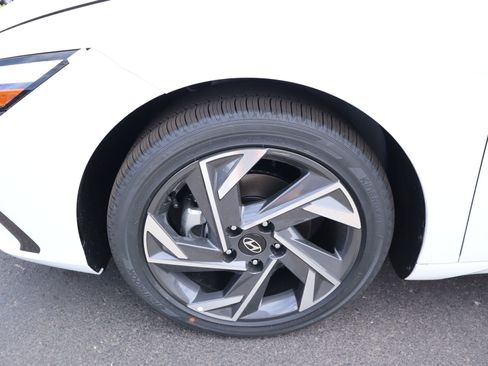 New 2026 Hyundai Elantra Limited FWD image 19