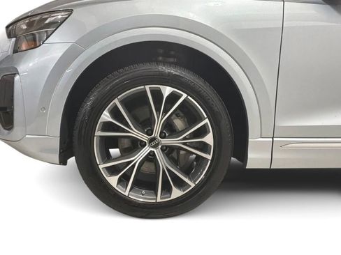 Used 2025 Audi Q8 Premium w/ Convenience Package AWD/4WD image 12