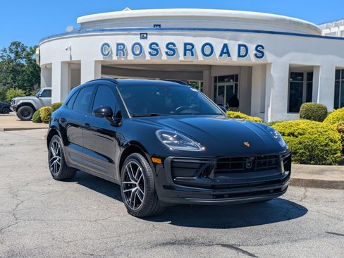Used 2023 Porsche Macan AWD/4WD image 1