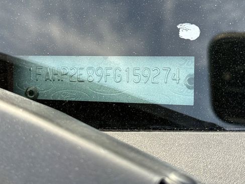 Used 2015 Ford Taurus SEL image 3