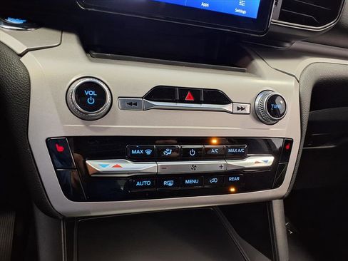 Used 2022 Ford Explorer XLT image 26
