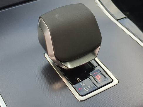 Certified 2026 Land Rover Range Rover Velar Dynamic SE image 34