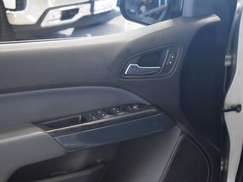 Used 2018 Chevrolet Colorado Z71 AWD/4WD image 40