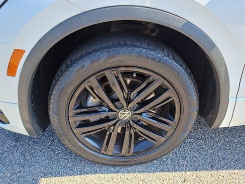 Used 2022 Volkswagen Tiguan SE R-Line AWD/4WD image 31