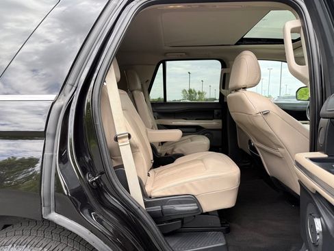 Used 2022 Ford Expedition Limited AWD/4WD image 12