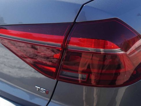 Used 2017 Volkswagen Passat 1.8T SE w/ SE Lighting Package image 13