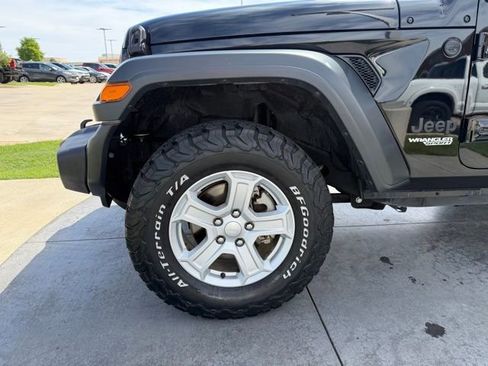Used 2021 Jeep Wrangler Sport S image 4