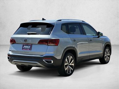 Used 2022 Volkswagen Taos SE FWD image 5