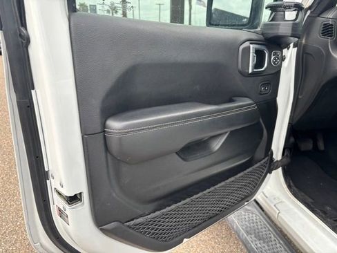 Used 2021 Jeep Gladiator Overland w/ Popular Equipment Package AWD/4WD image 9