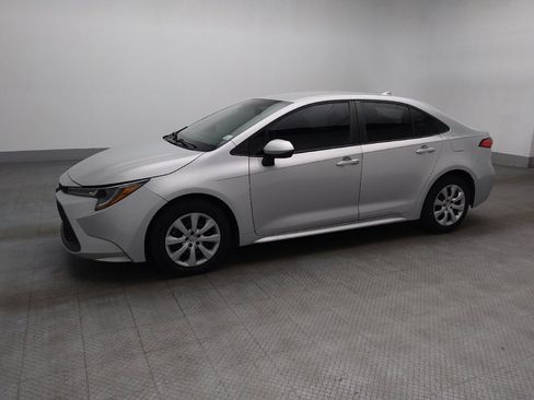 Used 2022 Toyota Corolla LE FWD image 2