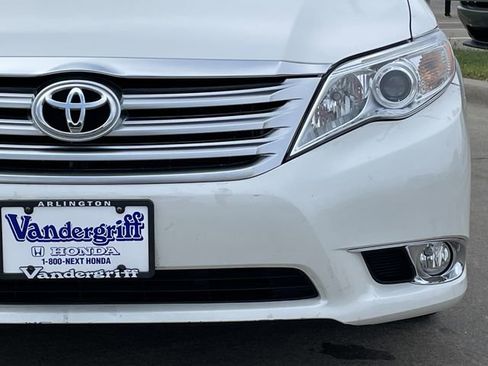 Used 2011 Toyota Avalon Limited image 7