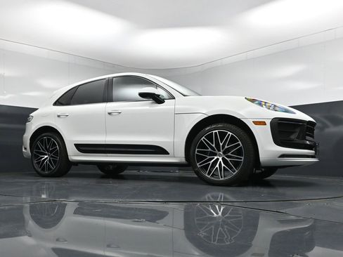 Used 2025 Porsche Macan AWD/4WD image 26