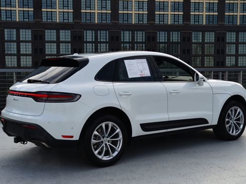 Certified 2025 Porsche Macan image 9
