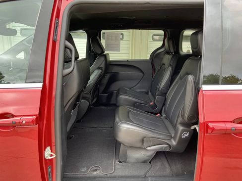 Used 2025 Chrysler Pacifica Select FWD image 22