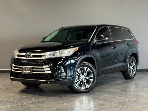 Used 2018 Toyota Highlander Plus AWD/4WD image 1