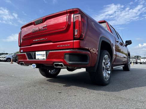 Used 2022 GMC Sierra 1500 Denali w/ Denali Reserve Package AWD/4WD image 10