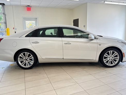 Used 2019 Cadillac XTS Luxury image 3