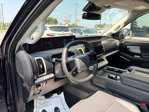 Used 2025 Ford Expedition Active AWD/4WD image 4
