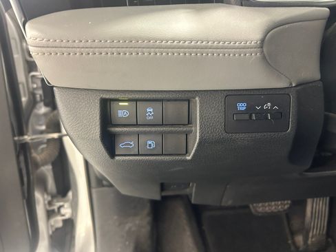 Used 2019 Toyota Avalon XLE FWD image 10