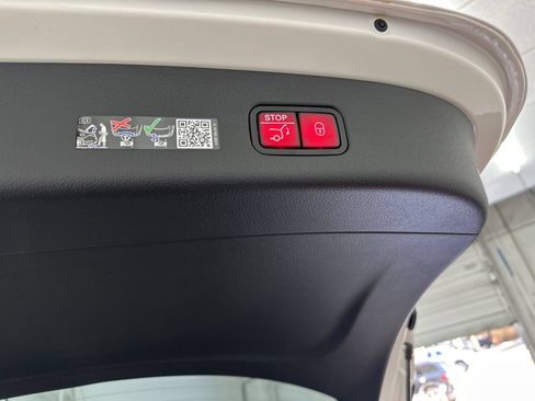 Used 2026 Mercedes-Benz GLC 300 image 26