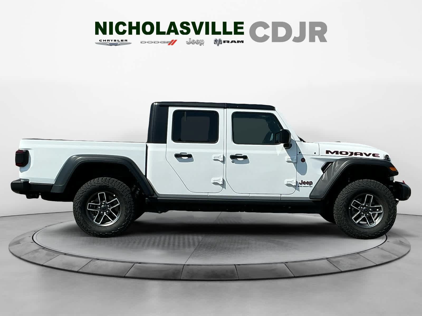 Used 2026 Jeep Gladiator Mojave AWD/4WD image 6
