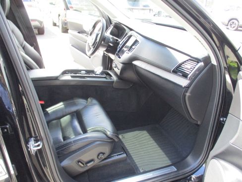 Used 2021 Volvo XC90 T8 Inscription w/ Advanced Package AWD/4WD image 16