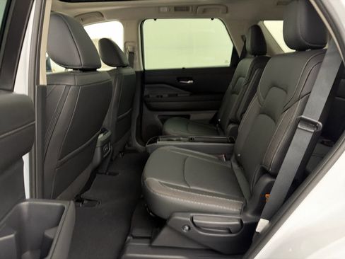New 2026 Nissan Pathfinder SL w/ SL Premium Package FWD image 16