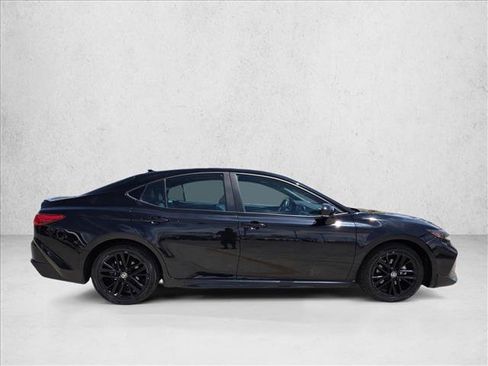 Used 2025 Toyota Camry SE FWD image 4