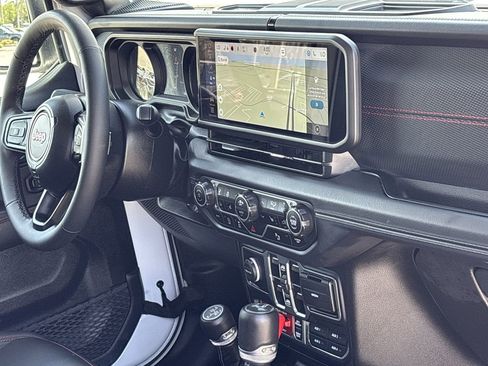 Used 2025 Jeep Wrangler Unlimited Rubicon image 11