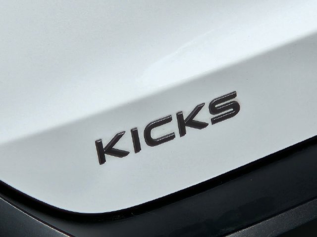 Used 2025 Nissan Kicks SV FWD image 12