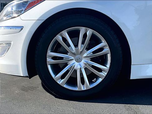 Used 2013 Hyundai Genesis 3.8 w/ Premium Pkg image 12