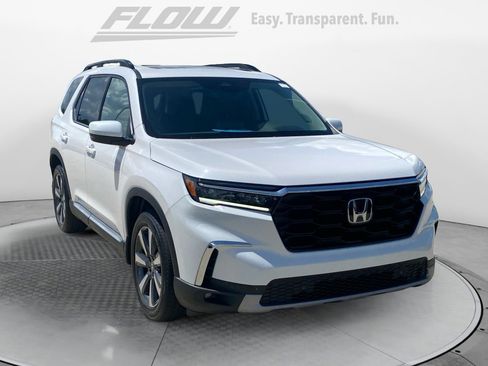 Certified 2025 Honda Pilot Touring image 1
