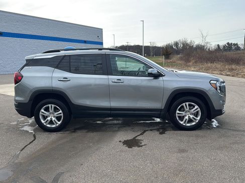 Used 2023 GMC Terrain SLE w/ Driver Convenience Package image 7