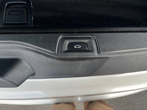 Used 2021 BMW X5 xDrive40i w/ M Sport Package image 8