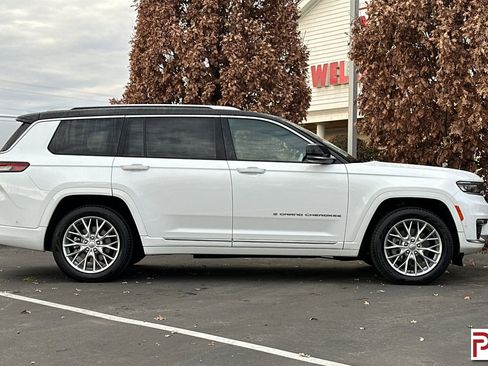 Used 2023 Jeep Grand Cherokee L Summit w/ Advanced Protech Group IV image 3