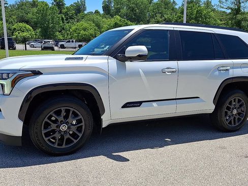 Used 2024 Toyota Sequoia Platinum AWD/4WD image 5