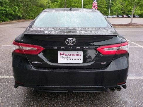 Used 2019 Toyota Camry SE FWD image 5